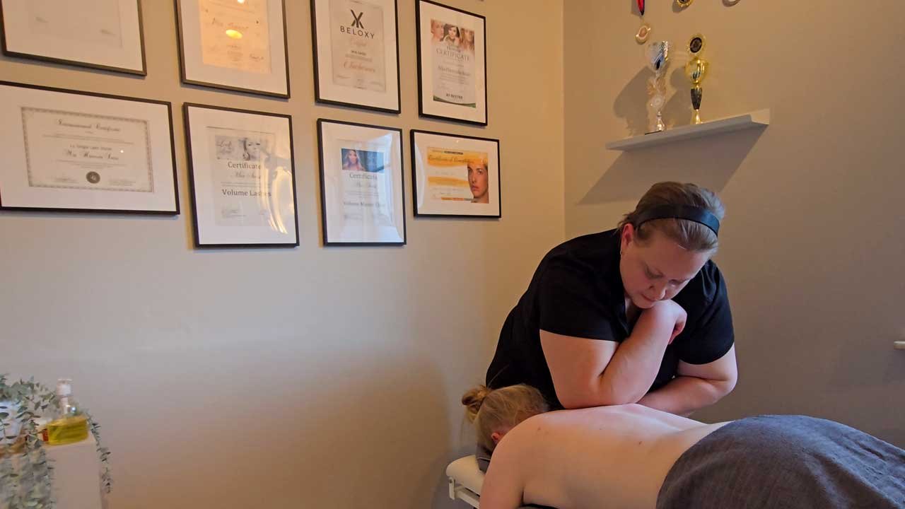 Massagebehandling utförd på Optima by Mia Sassi
